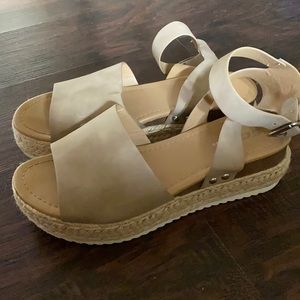 Soda platform sandals